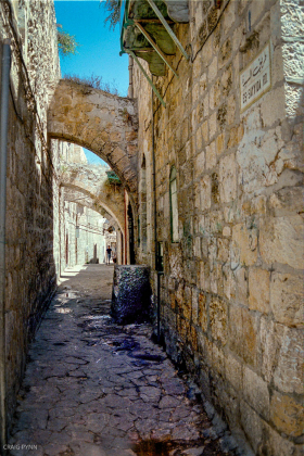 Jerusalem alleyway.